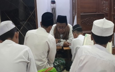 Menjemput Berkah di Ujung Fajar, Tradisi Sorogan Al-Qur’an di Ponpes Al-Qonaah